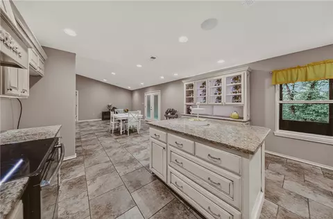 Kitchen - 648 De Queen Lake Rd, De Queen, AR 71832 photo 4 of 4
