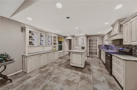 Kitchen - 648 De Queen Lake Rd, De Queen, AR 71832 photo 2 of 4