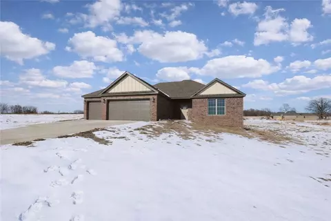 2550 Peterson Rd, Gentry, AR 72734
