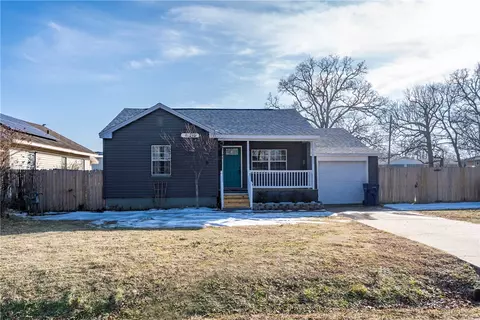 614 W Harvard St, Siloam Springs, AR 72761