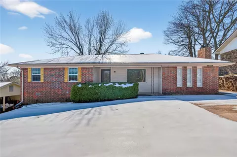 1804 Parkview St, Van Buren, AR 72956