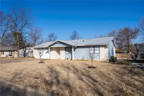 2019 W Tulsa St, Siloam Springs, AR 72761