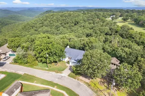 37 La Costa Dr, Holiday Island, AR 72631