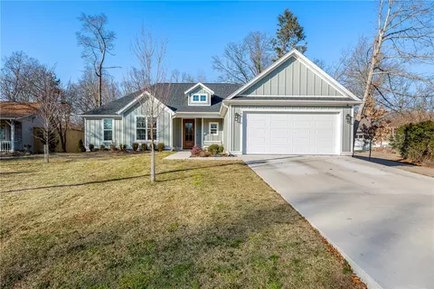 18 Merritt Dr, Bella Vista, AR 72714