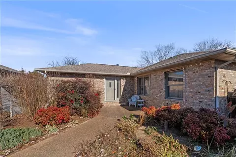 9 Clover Ln # C, Holiday Island, AR 72631