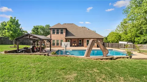 4367 W American Dr, Fayetteville, AR 72704