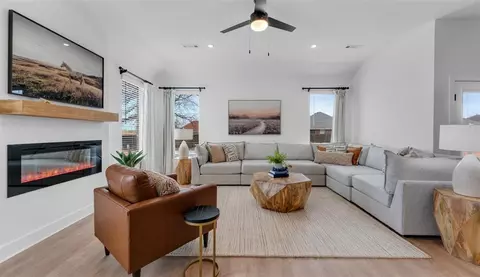 Living - 5399 Nicolas Ave, Springdale, AR 72762 photo 1 of 2