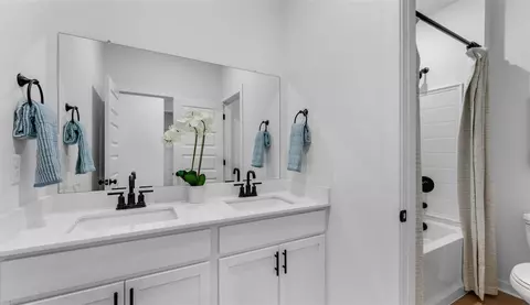 Bath - 5399 Nicolas Ave, Springdale, AR 72762 photo 1 of 3