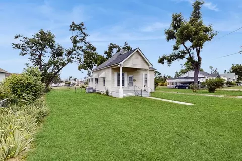 208 N 9th St, Rogers, AR 72756