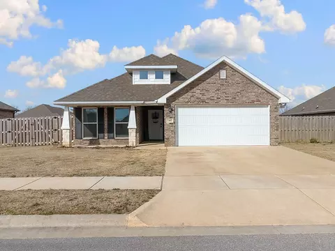 2402 England Ln, Pea Ridge, AR 72751