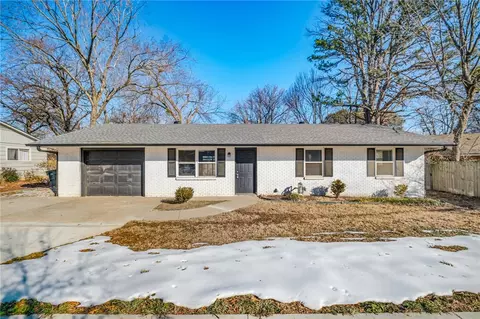 966 W Sycamore St, Fayetteville, AR 72703