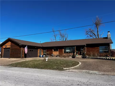 111 S 15th St, Rogers, AR 72758