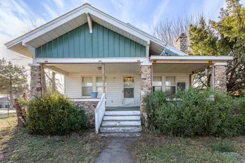 113 S Rust Ave, Gentry, AR 72734