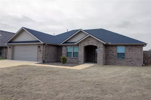 305 Pin Oak St, Gentry, AR 72734