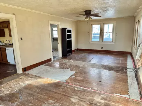 Living - 620 S Maple St, Harrison, AR 72601 photo 1 of 2