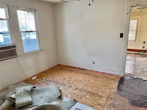 Living - 620 S Maple St, Harrison, AR 72601 photo 2 of 2