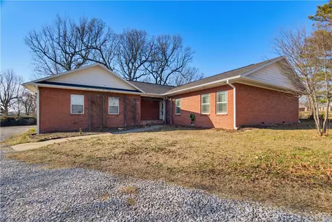 1349 Harmon Rd, Fayetteville, AR 72704