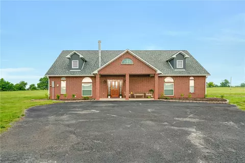 20500 Keck Rd, Siloam Springs, AR 72761