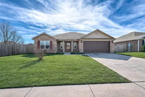 2303 Elmwood Ave, Lowell, AR 72745