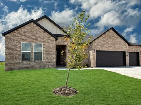 569 Chalynn St, Tontitown, AR 72762