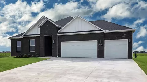 583 Chalynn St, Tontitown, AR 72762