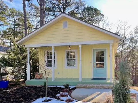 1 B Cross St, Eureka Springs, AR 72632