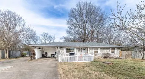 304 W Kelli St, Farmington, AR 72730