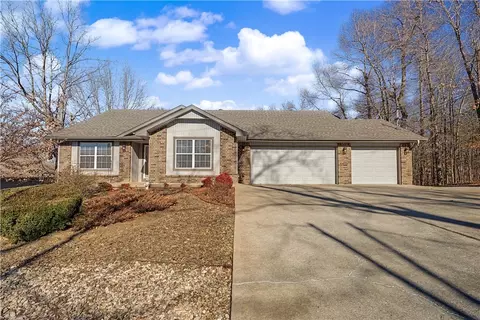 16 Dunvegan Ln, Bella Vista, AR 72715