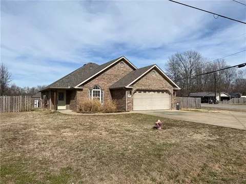 2388 Harris Dr, Fayetteville, AR 72701