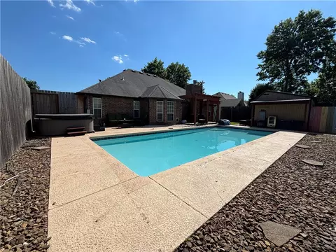 3603 W Hemlock St, Rogers, AR 72756