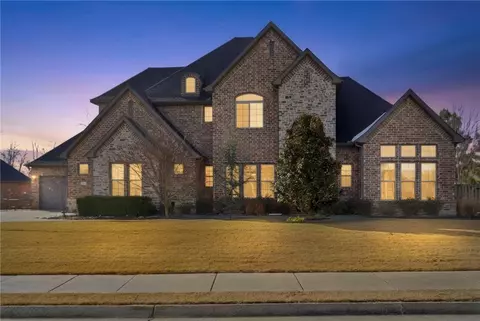600 Tall Oaks Ct, Centerton, AR 72719