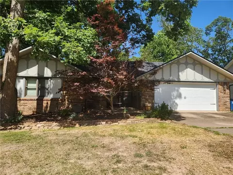 13 Kensington Dr, Bella Vista, AR 72715