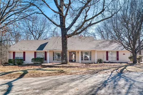 106 E Woodlou Ln, Rogers, AR 72756