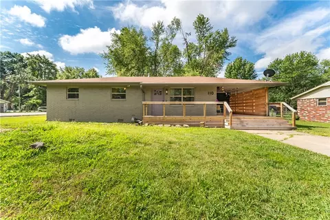 110 SE 11th St, Bentonville, AR 72712