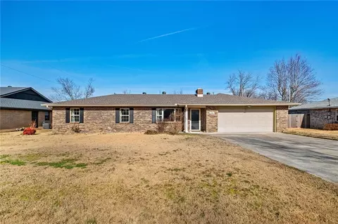 706 NW 14th St, Bentonville, AR 72712