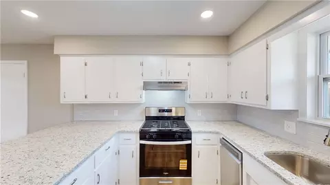 Kitchen - 2014 Dee Ave, Springdale, AR 72762 photo 3 of 6