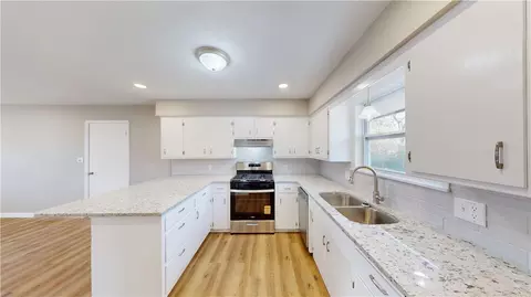 Kitchen - 2014 Dee Ave, Springdale, AR 72762 photo 5 of 6