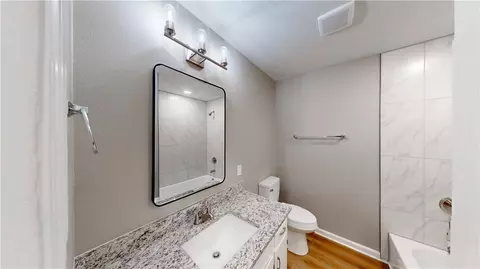 Bath - 2014 Dee Ave, Springdale, AR 72762 photo 1 of 6