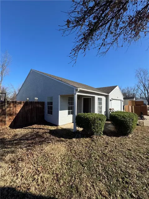 3103 12th St, Bentonville, AR 72712