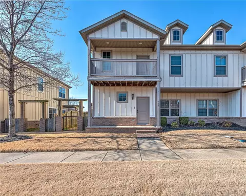 729 N Wordsworth Ln, Fayetteville, AR 72704