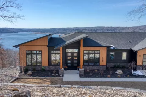 18 The Pointe Dr, Eureka Springs, AR 72631