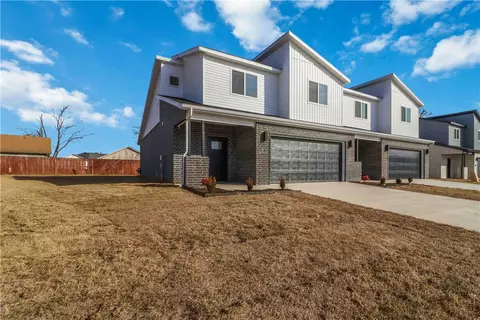 704 706 Sun Meadows Loop, Centerton, AR 72719