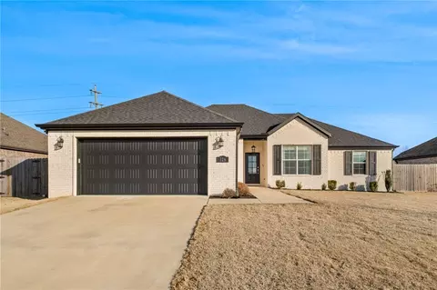 326 Canada Dr, Farmington, AR 72730
