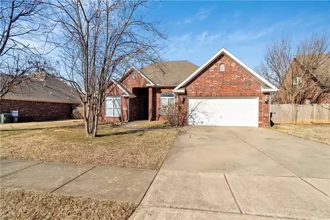 3750 W River Bend Dr, Fayetteville, AR 72704