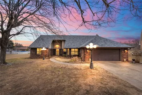 21636 Seminole Ct, Siloam Springs, AR 72761
