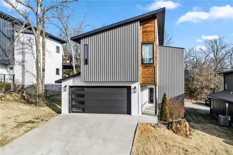 1757 E Paddock Rd, Fayetteville, AR 72701