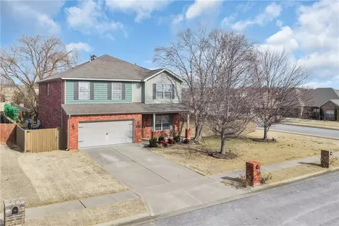 5001 Bay Ct, Rogers, AR 72758