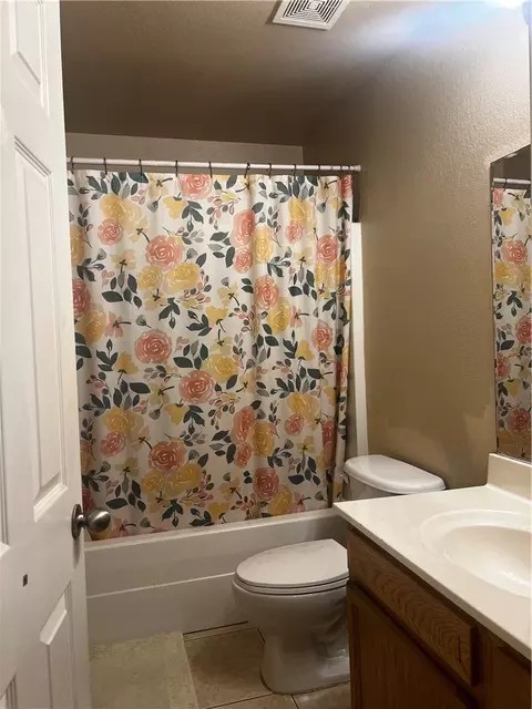 Bath - 723 Cascade Cir, Springdale, AR 72764 photo 1 of 2
