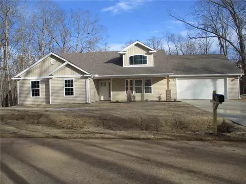 8 Yarrow Ln, Bella Vista, AR 72715