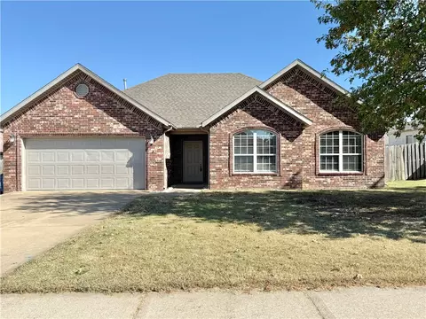 801 Summit Chase Rd, Bentonville, AR 72712